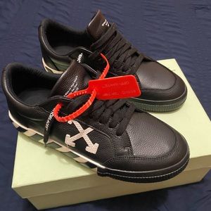 I am selling OFF-WHITE Vulc Low Black Leather FW19
